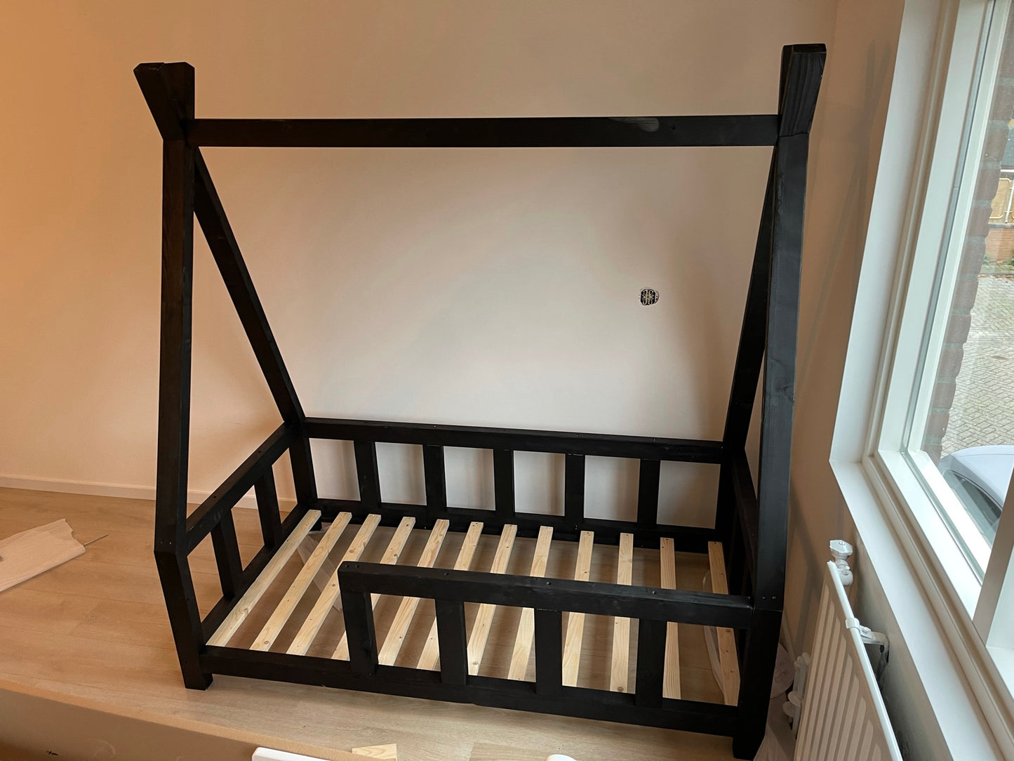 Tipi Kinderbed 150 × 70 – Black Look (Industriële Uitstraling)